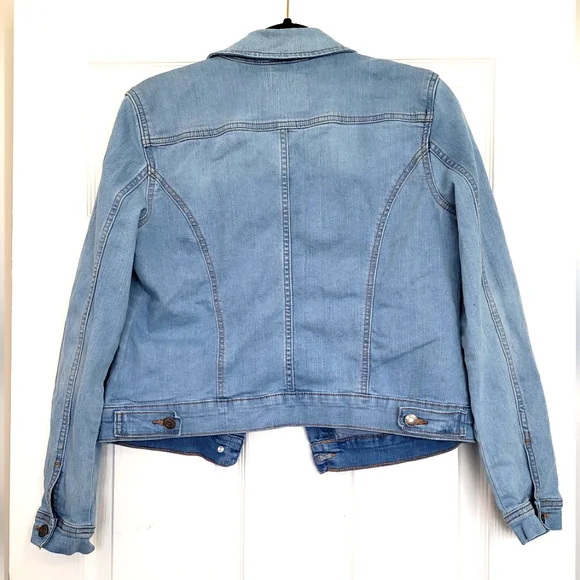 ๐ฉต Social Standard by Sanctuary Light Blue Denim Jacket โ Size Small ๐ฉต - Picture 6 of 7